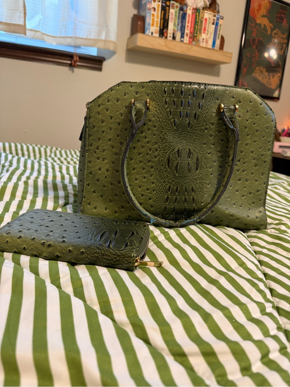 Green Ostrich-Texture Satchel Handbag with Matching Wallet